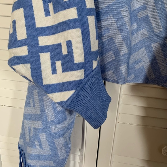 Wrap with sleeves - Picture 4 of 5